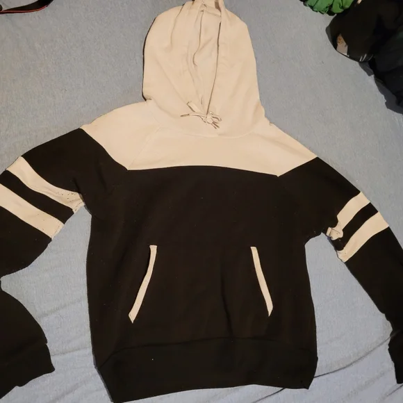 Sweater - Picture 1 of 2